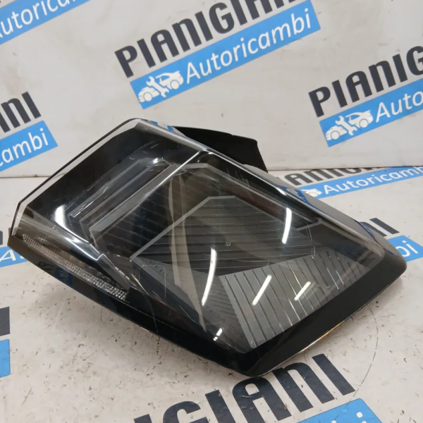 Faro posteriore est. Peugeot 3008 2022 9836231180