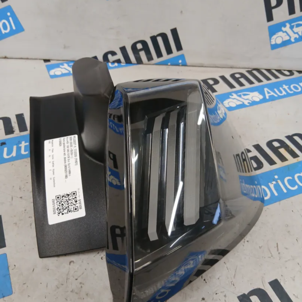 Faro posteriore est. Peugeot 3008 2022 9836231180