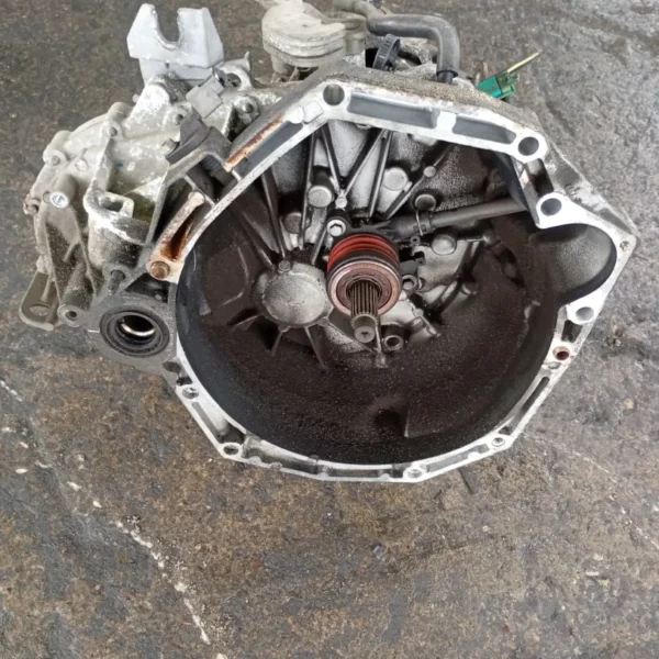 Cambio completo Nissan JUKE 2012 320101KG0C