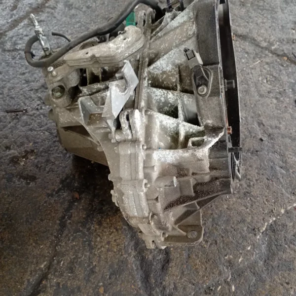 Cambio completo Nissan JUKE 2012 320101KG0C