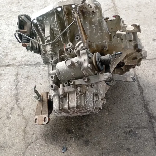 Cambio completo Toyota Yaris (2001 – 2005) 1.3 64 KW benzina 303000D020 2SZ FE