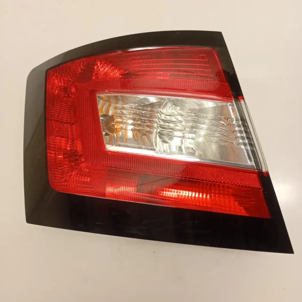Faro posteriore Skoda FABIA 2016 6V6945111