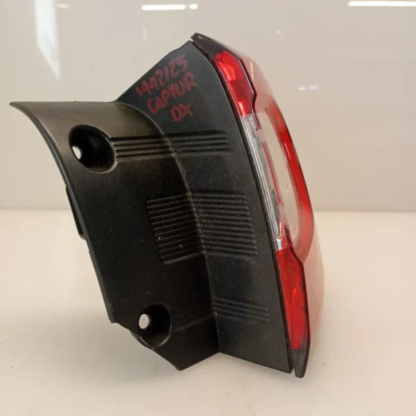 Faro posteriore est. Renault CAPTUR 2014 265509762R