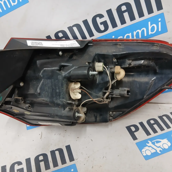 Faro posteriore est. Opel ASTRA 2011 13282242