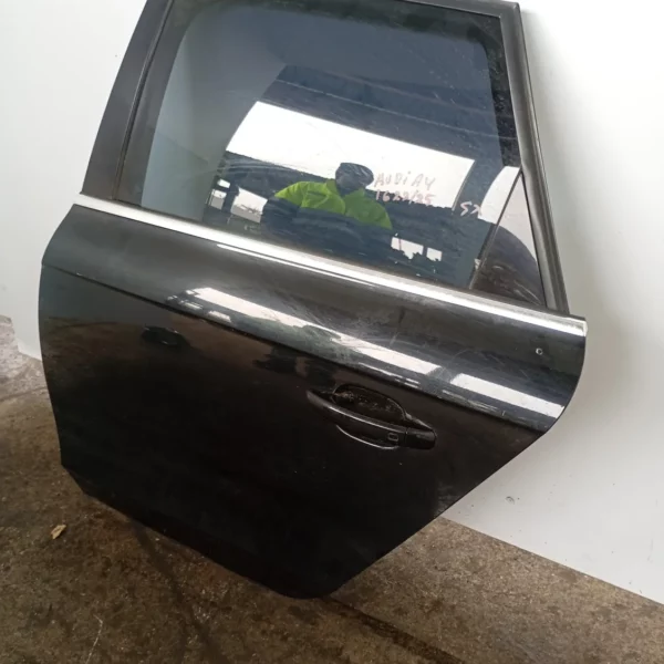 Porta posteriore Audi A4 2011 8K9833051D