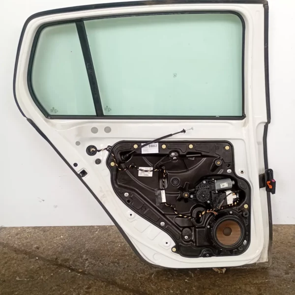 Porta posteriore sinistra Volkswagen Golf (2008 – oggi) 1.6 77 KW diesel 1K9833055B CAY