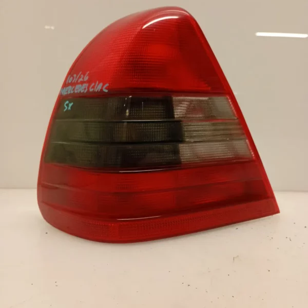 Faro posteriore est. Mercedes Benz Classe C 1995