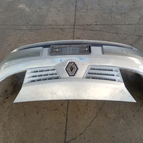 Paraurti anteriore Renault Scenic 2a Serie (2003 – 2009) 1.6 82 KW benzina 7701477299 K4M T7