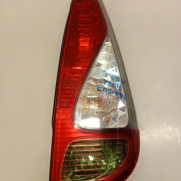 Faro posteriore Toyota YARIS VERSO 2003 8155052350