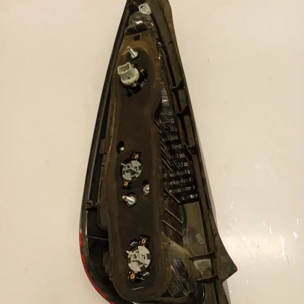 Faro posteriore Toyota YARIS VERSO 2003 8155052350