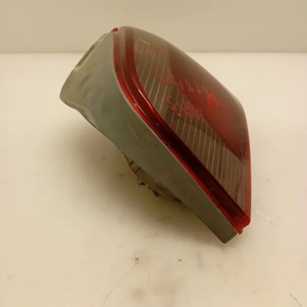 Faro posteriore destra Toyota Yaris (1999 – 2005) 1.4 55 KW diesel 8155052130 1ND TV