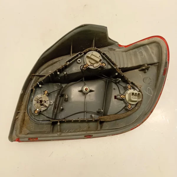 Faro posteriore sinistra Toyota Yaris (1999 – 2005) 1.4 55 KW diesel 8156052130 1ND TV