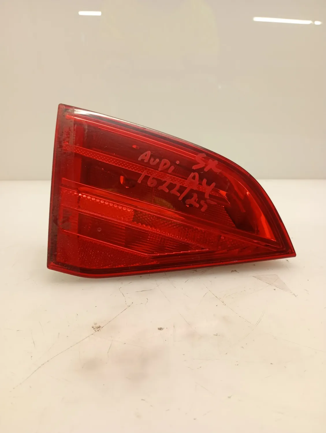 Faro posteriore int. Audi A4 2011 8K9945093