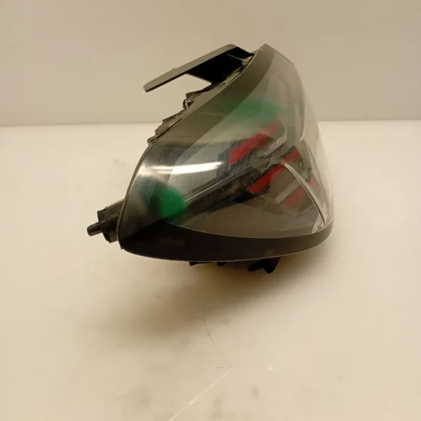 Faro posteriore Peugeot 208 2024 9823216880