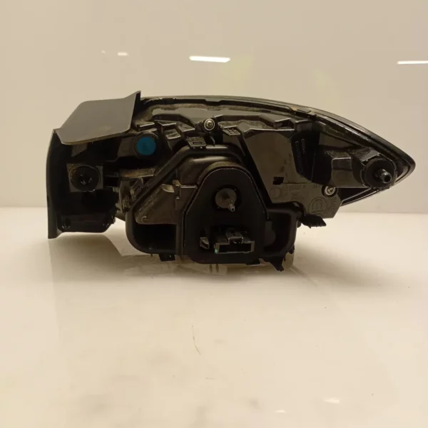 Faro posteriore Peugeot 208 2024 9823216880