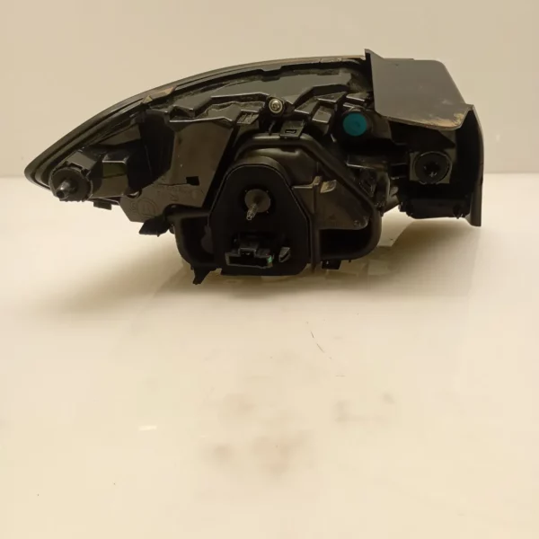 Faro posteriore Peugeot 208 2024 9823216680