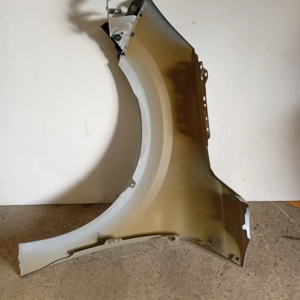 Parafango anteriore Peugeot 208 2024 9823146980