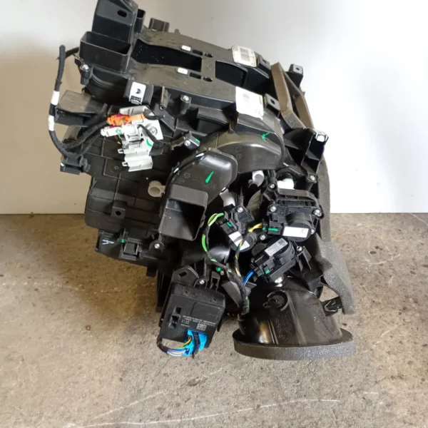 Ventola motorino ventilazione abitacolo Peugeot 208 2024