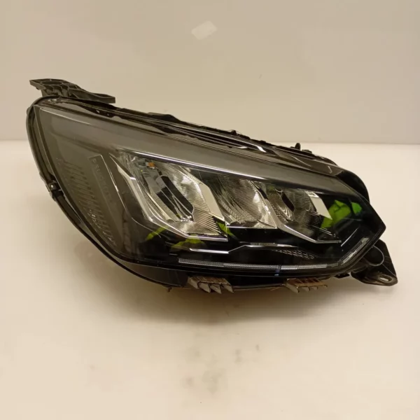 Faro ant. Peugeot 208 2024 9823193580