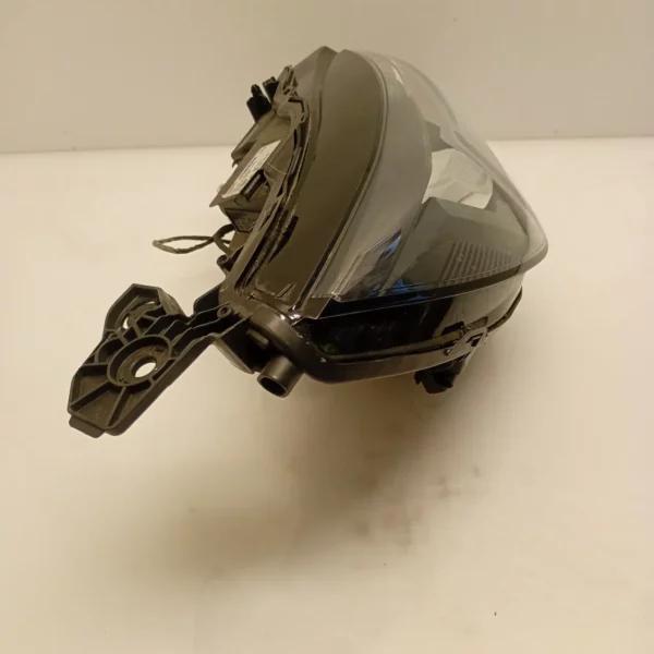 Faro ant. Peugeot 208 2024 9823193580