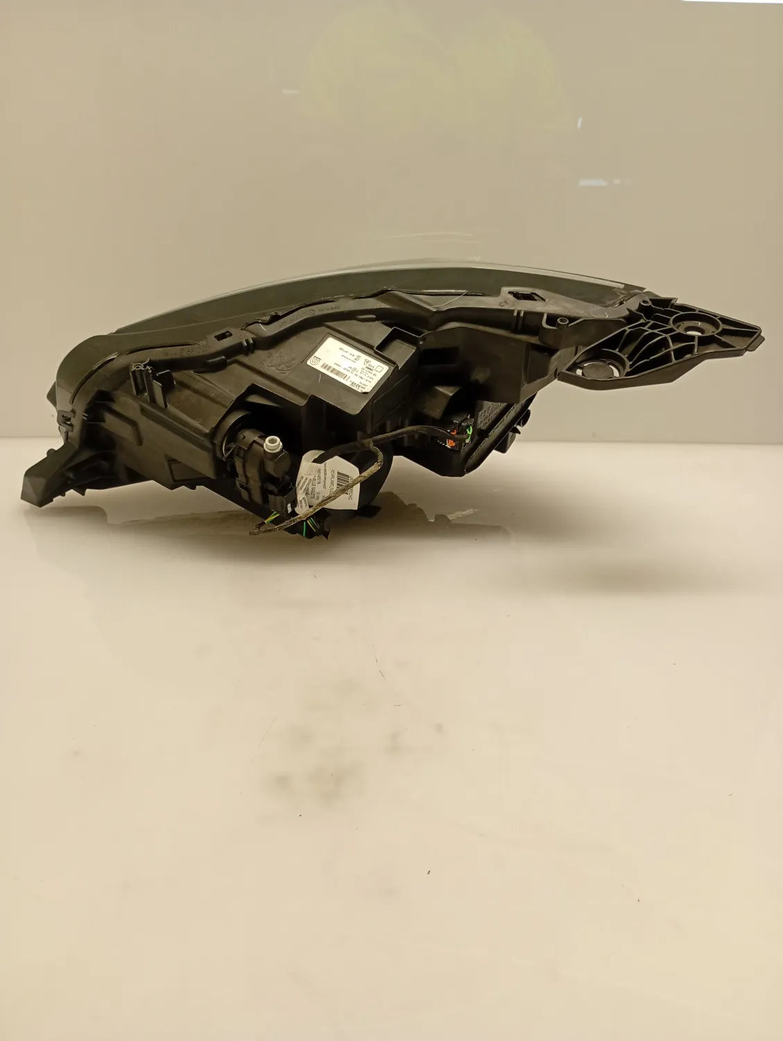 Faro ant. Peugeot 208 2024 9823193580