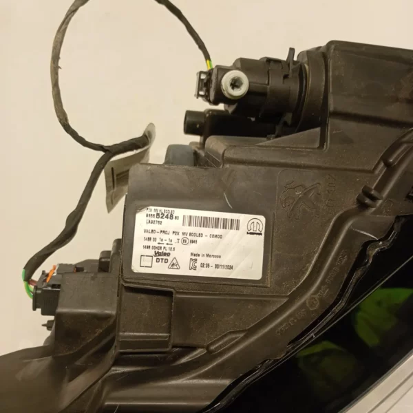 Faro ant. Peugeot 208 2024 9823193580
