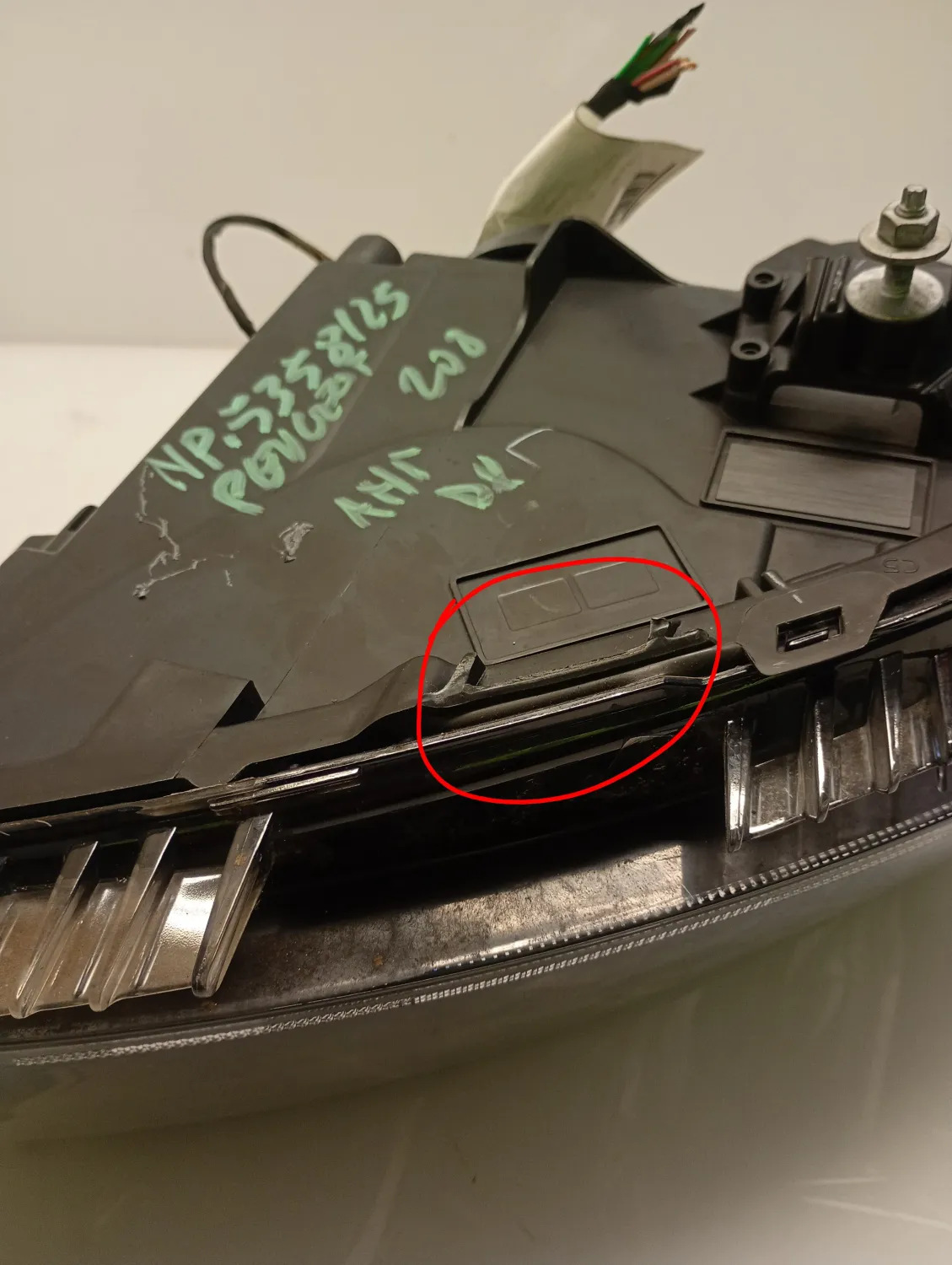 Faro ant. Peugeot 208 2024 9823193580