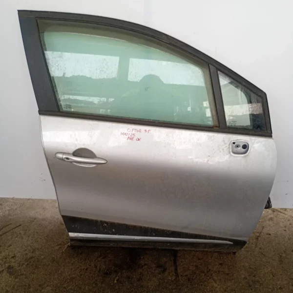 Porta anteriore destra Renault Captur (2013 – 2017) 1.5 66 KW diesel 801009996R K9K B6