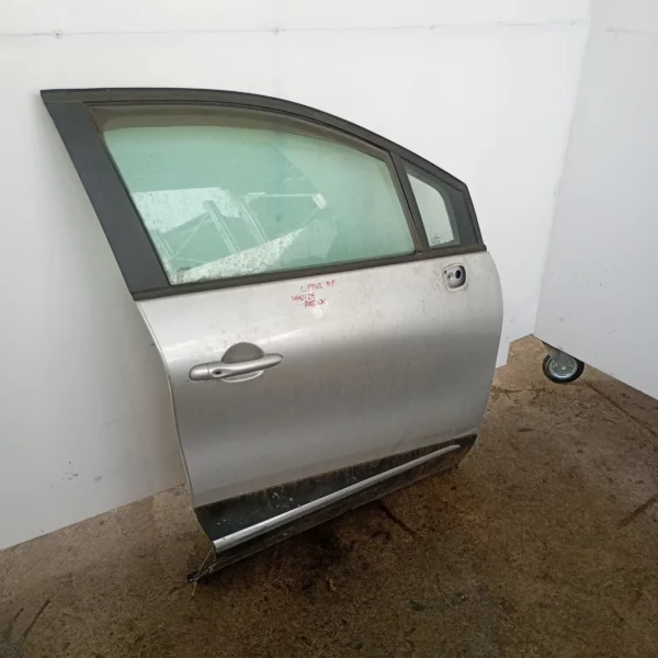 Porta anteriore destra Renault Captur (2013 – 2017) 1.5 66 KW diesel 801009996R K9K B6