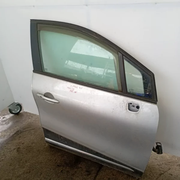 Porta anteriore destra Renault Captur (2013 – 2017) 1.5 66 KW diesel 801009996R K9K B6