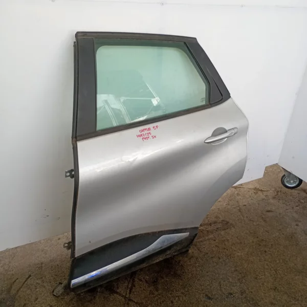 Porta posteriore sinistra Renault Captur (2013 – 2017) 1.5 66 KW diesel 821012117R K9K B6