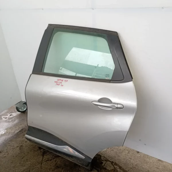 Porta posteriore sinistra Renault Captur (2013 – 2017) 1.5 66 KW diesel 821012117R K9K B6