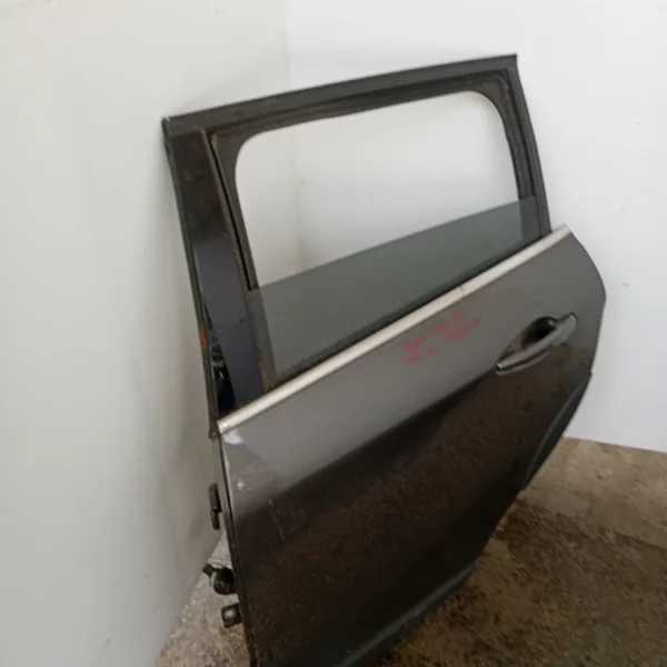 Porta posteriore sinistra Peugeot 2008 2019 1.5 75 KW diesel 9802969780 YH01