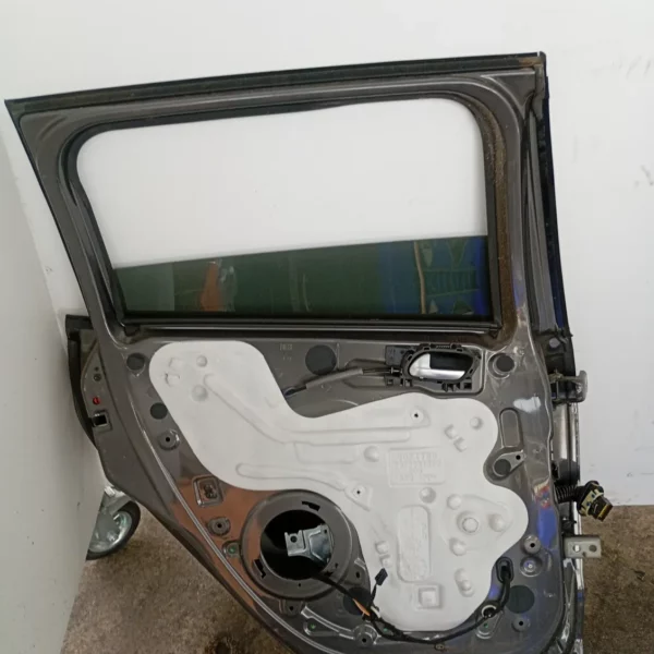 Porta posteriore sinistra Peugeot 2008 2019 1.5 75 KW diesel 9802969780 YH01