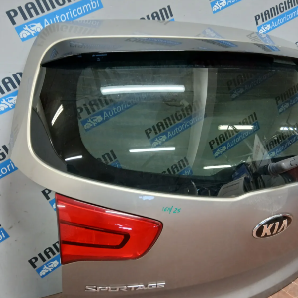 Portellone post. Kia Sportage 3a Serie (2014 – 2016) 1.7 85 KW diesel 737003W010 D4FD