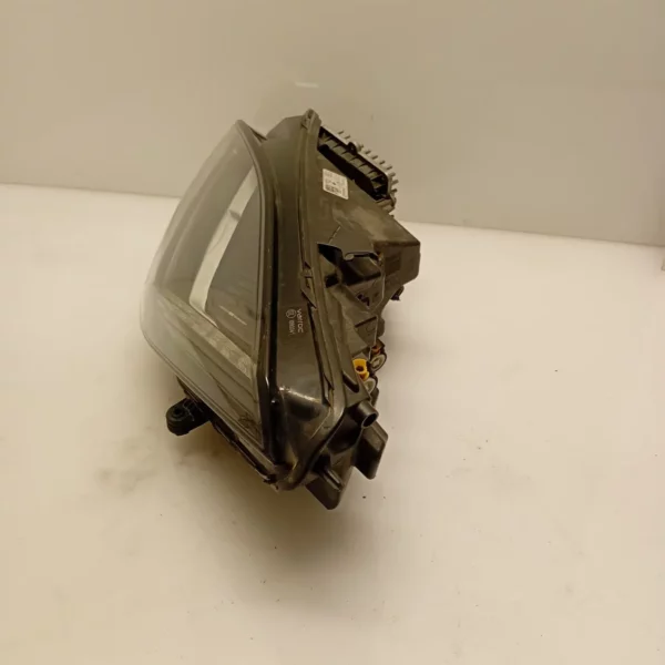 Faro ant. Jaguar E-PACE 2018 J9C5249