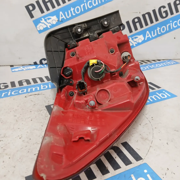 Faro posteriore est. Kia SPORTAGE 3a Serie 2015 924023W610
