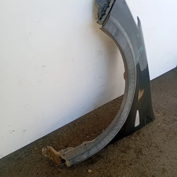 Parafango anteriore sinistra Dacia Sandero (2008 – 2013) 1.5 65 KW diesel 631012289R K9K E8