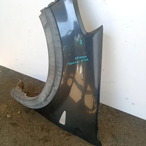 Parafango anteriore sinistra Dacia Sandero (2008 – 2013) 1.5 65 KW diesel 631012289R K9K E8