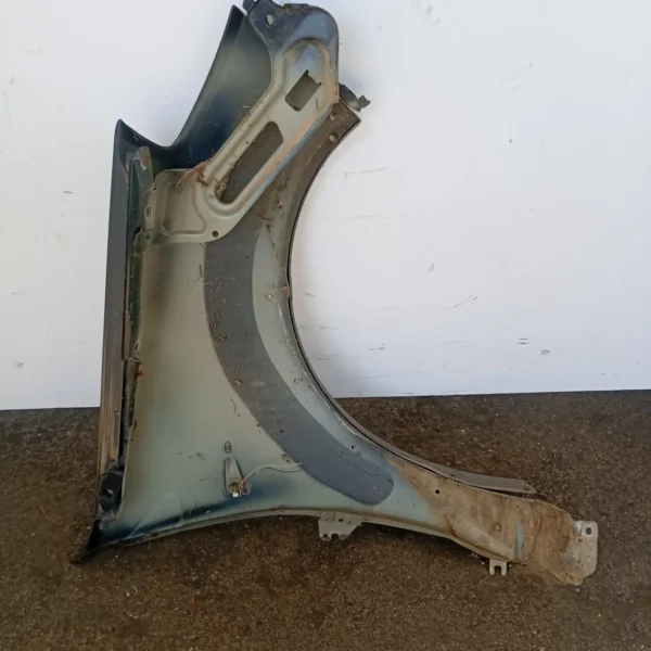 Parafango anteriore sinistra Dacia Sandero (2008 – 2013) 1.5 65 KW diesel 631012289R K9K E8