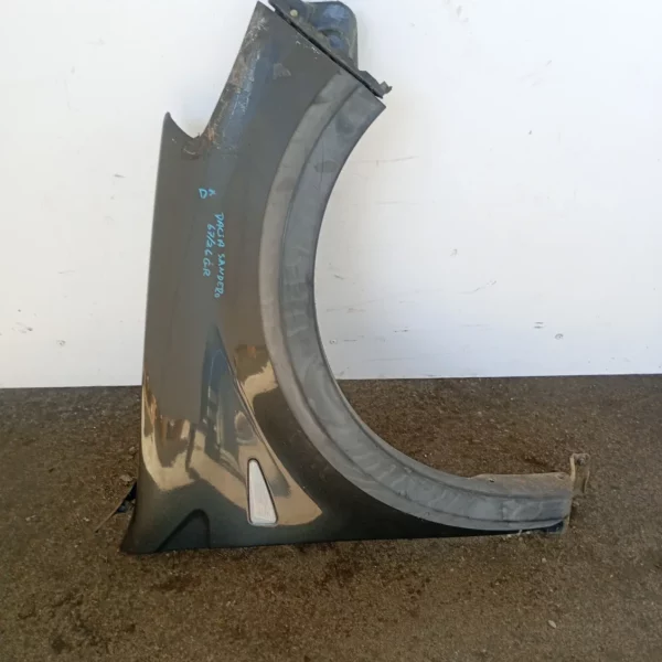 Parafango anteriore destra Dacia Sandero (2008 – 2013) 1.5 65 KW diesel 631005525R K9K E8