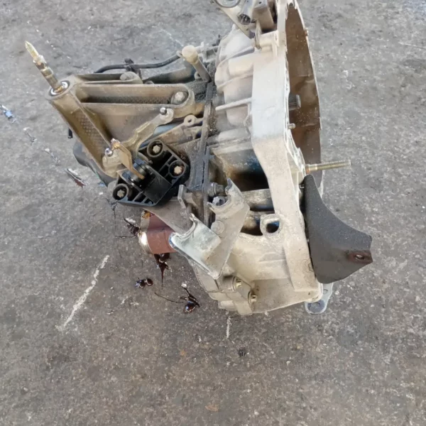 Cambio completo Nissan MICRA 2005 32010AY610