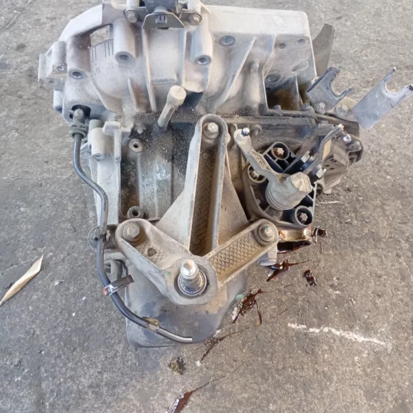 Cambio completo Nissan MICRA 2005 32010AY610