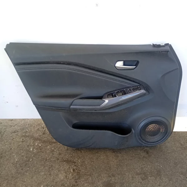 Pannello interno porta anteriore sinistra Nissan Juke (2019 – oggi) 1.0 84 KW benzina HRA0