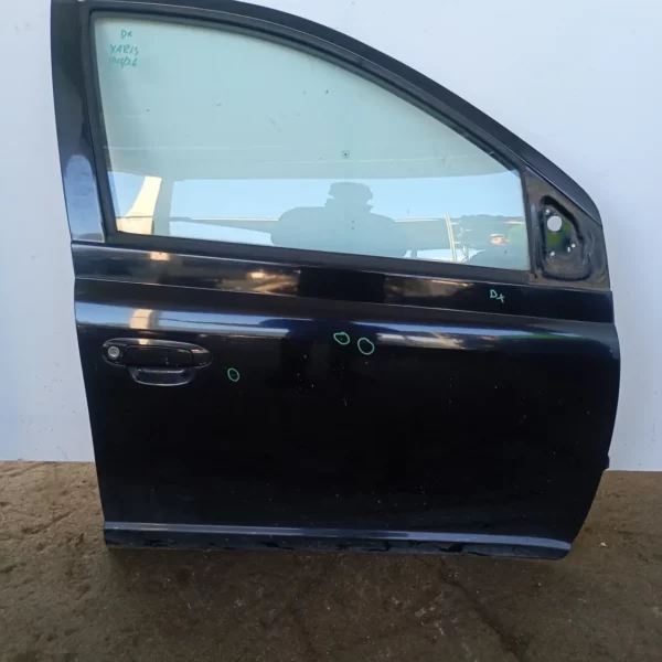 Porta anteriore destra Toyota Yaris (2001 – 2005) 1.0 48 KW benzina 670010D100 1SZ FE