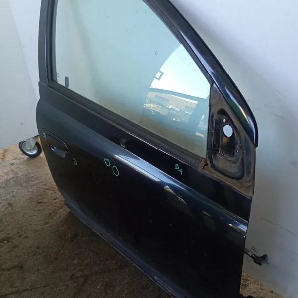 Porta anteriore destra Toyota Yaris (2001 – 2005) 1.0 48 KW benzina 670010D100 1SZ FE