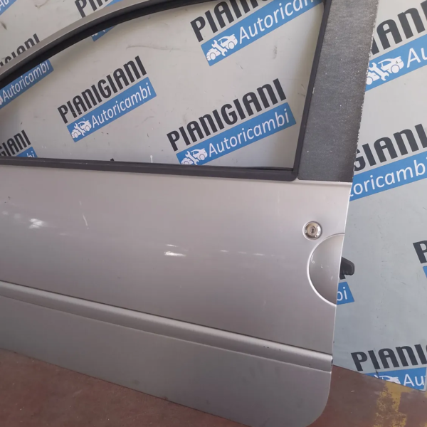 Porta anteriore sinistra Renault Twingo 2a Serie (2007 – 2012) 1.1 56 KW benzina 7751477647 D4F J7