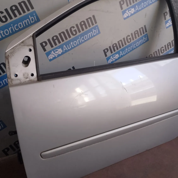 Porta anteriore sinistra Renault Twingo 2a Serie (2007 – 2012) 1.1 56 KW benzina 7751477647 D4F J7