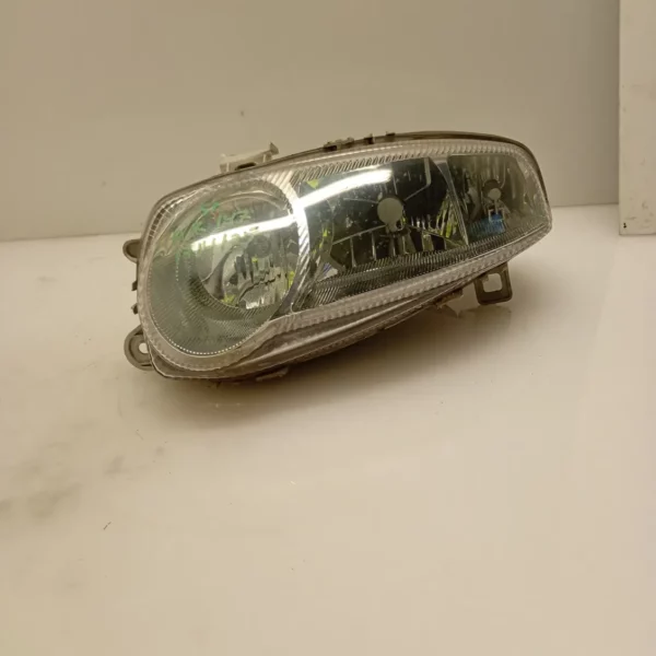 Faro ant. sinistra Alfa Romeo 147 (2000 – 2006) 1.9 85 KW diesel 51713272 937A2000