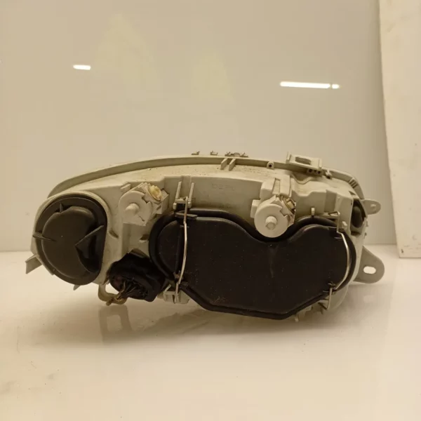 Faro ant. sinistra Alfa Romeo 147 (2000 – 2006) 1.9 85 KW diesel 51713272 937A2000